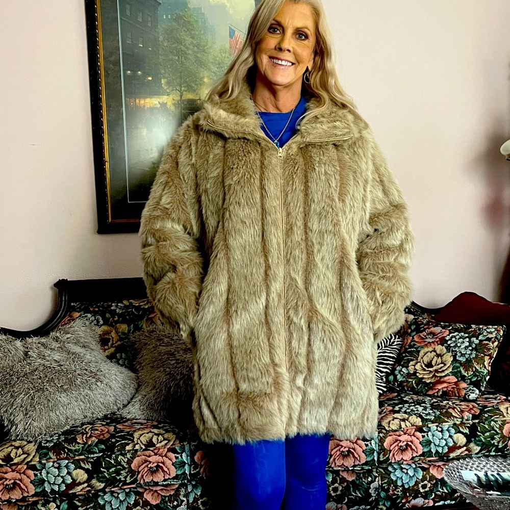 Gorgeous mink faux fur coat in size 18-20.